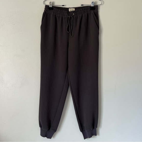 Aritzia Wilfred Buffon Crepe Joggers Dark Grey - Picture 1 of 12